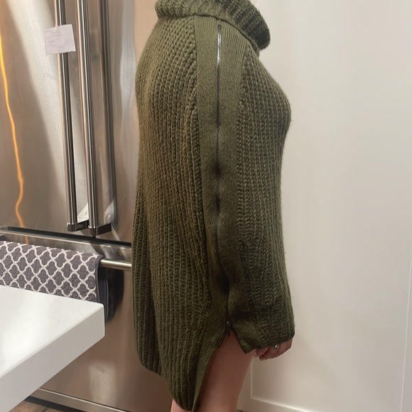 AUTHENTIC- VINTAGE.                              COWL NECK PONCHO - Picture 3 of 5